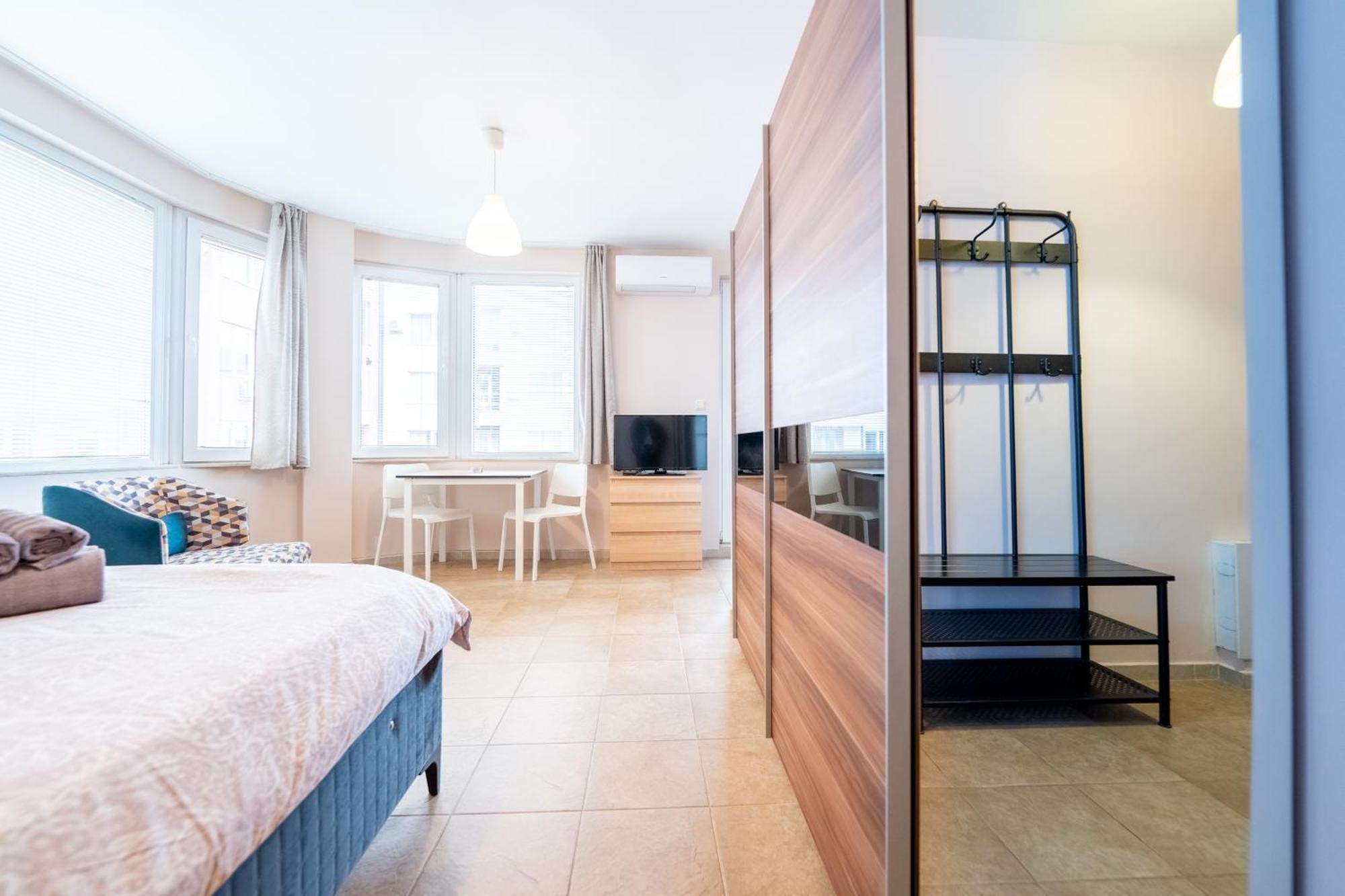 Lovely Apartment In Studentski Grad Sofia Bagian luar foto