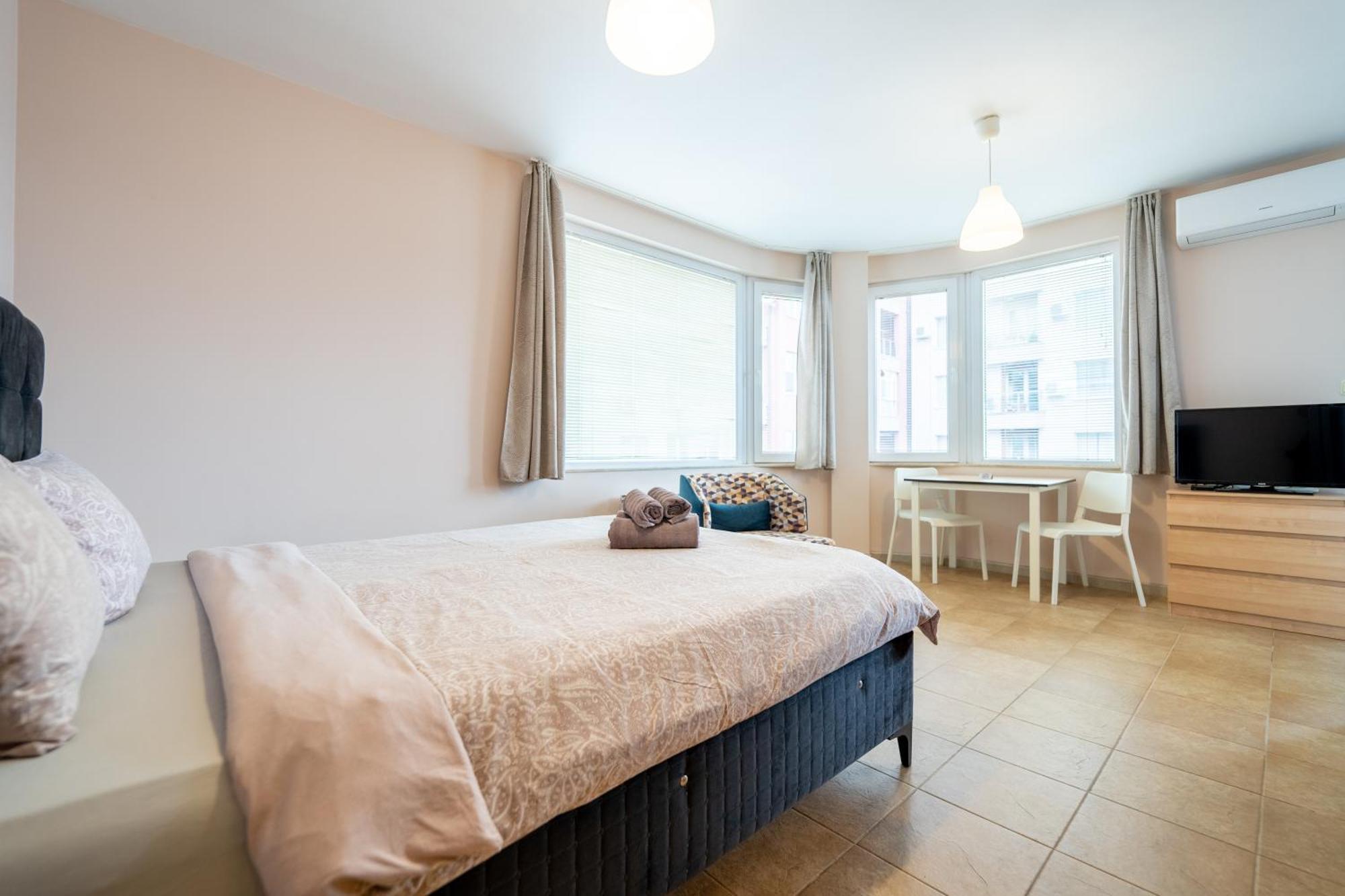 Lovely Apartment In Studentski Grad Sofia Bagian luar foto