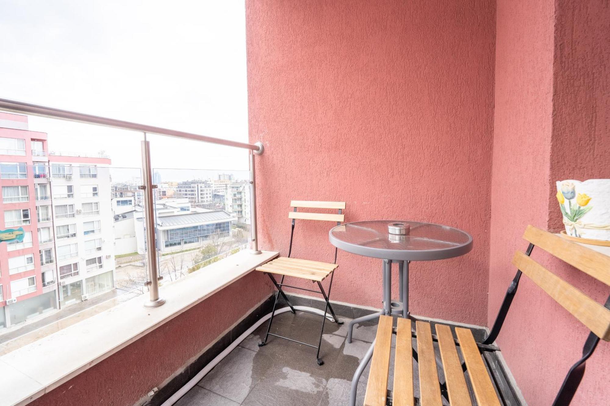 Lovely Apartment In Studentski Grad Sofia Bagian luar foto